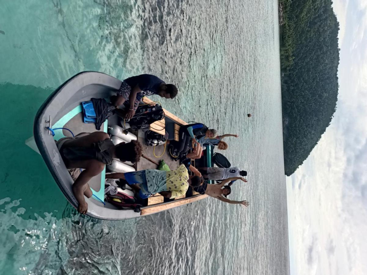 Warahnus Dive Homestay Kri Exterior photo